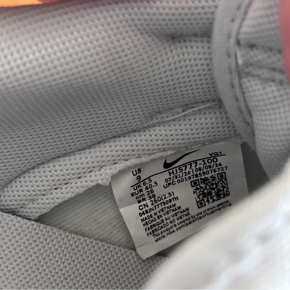 Nike Off-White Suede Dunk Low Sneakers - Picture 7 of 7